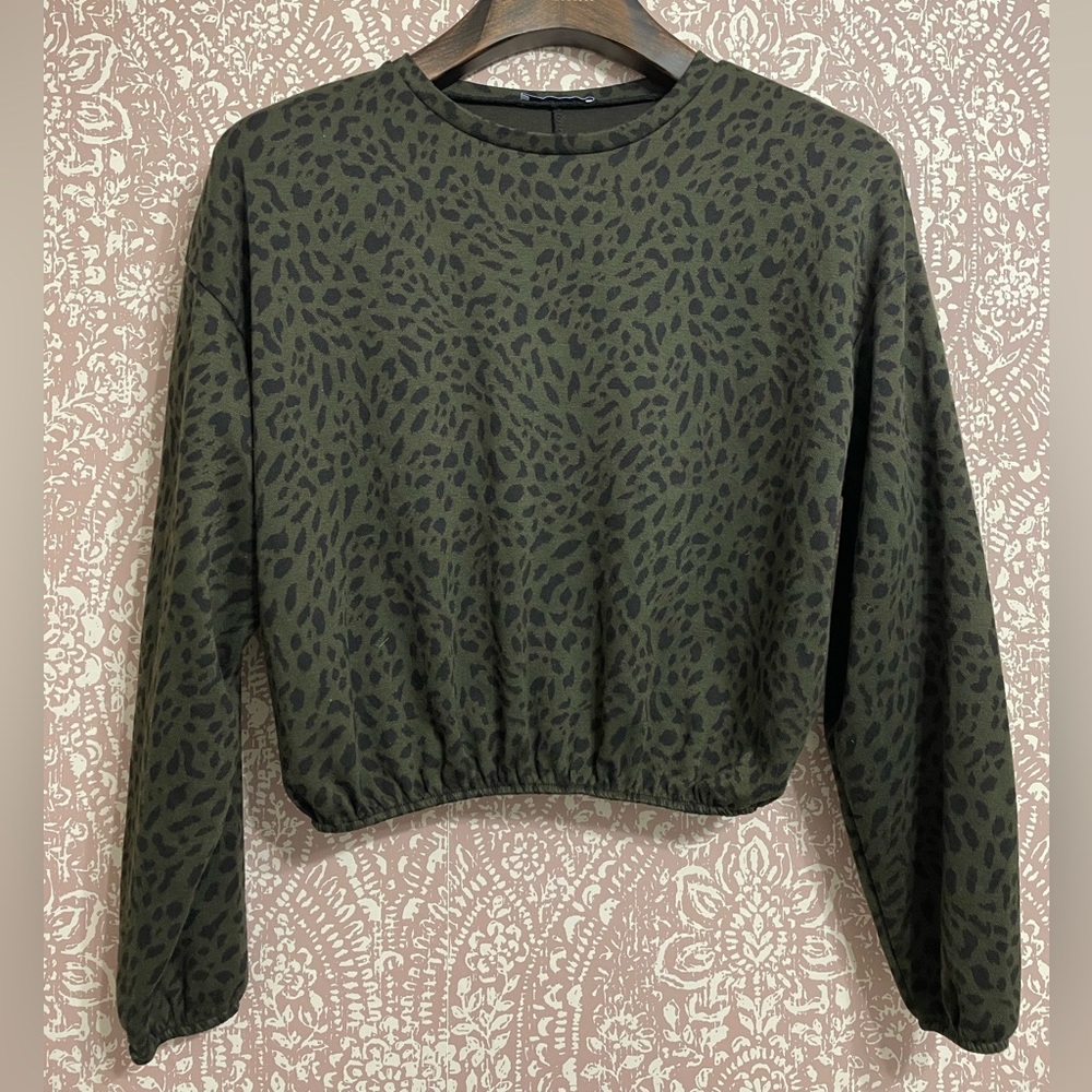 Zara Trafaluc Green Leopard Print Cropped Swestshirt